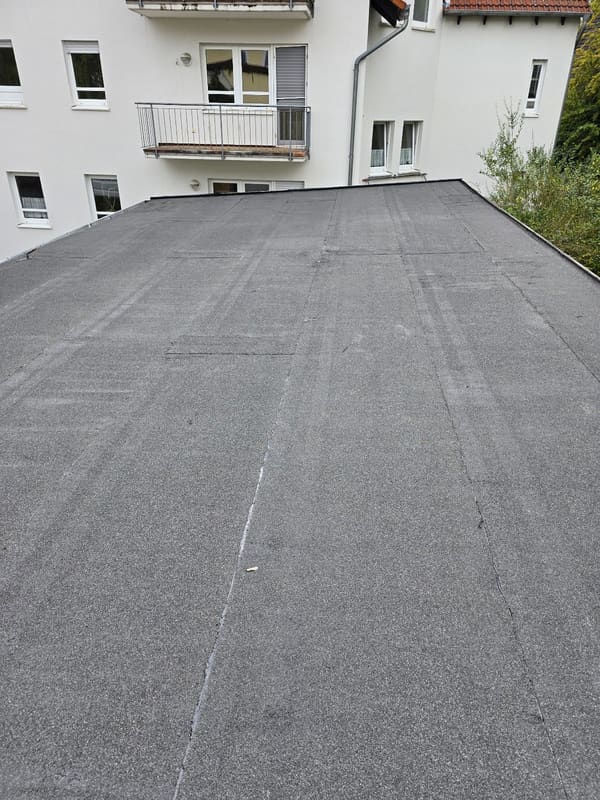 Neu abgedichtetes Flachdach